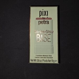 Pixi by Petra On-the-Glow Base